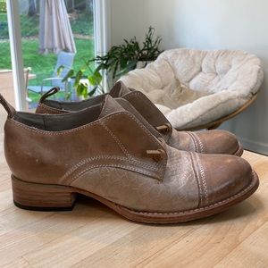 Taupe freebird Mabel shoes